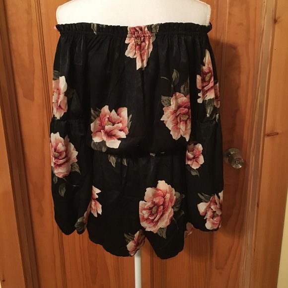 Black Floral satin Romper!! - Picture 4 of 4